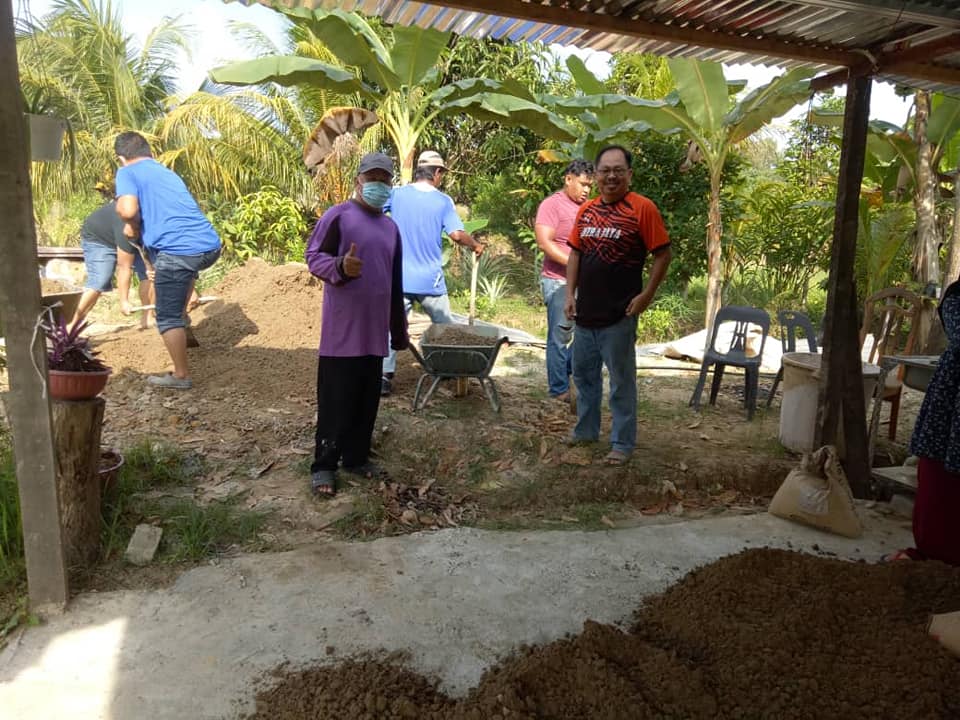 Gotong-royong Baik Pulih Rumah Mualaf