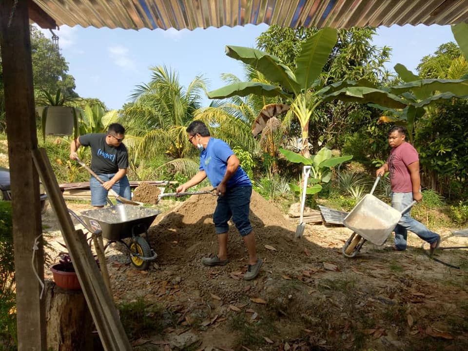 Gotong-royong Baik Pulih Rumah Mualaf